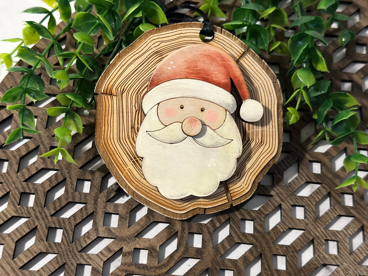 Ornement en tranche de bois du Père Noël